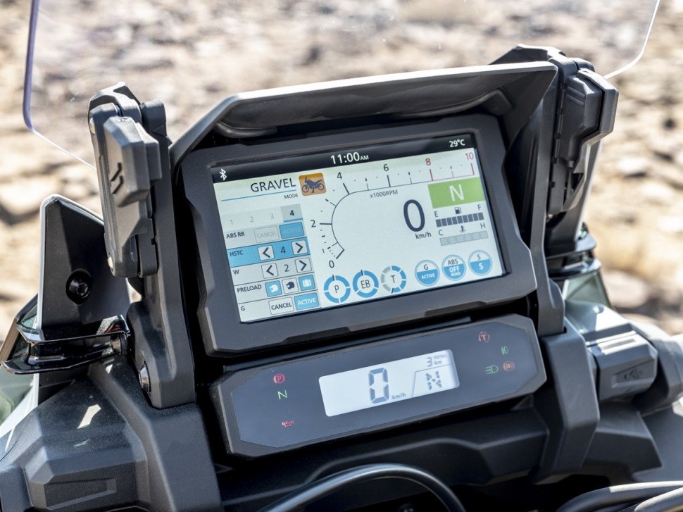 Новая версия контрольной панели Honda Africa Twin с поддержкой Apple CarPlay - полноценный коммуникационно-мультимедийный центр Новая версия контрольной панели Honda Africa Twin с поддержкой Apple CarPlay - полноценный коммуникационно-мультимедийный центр