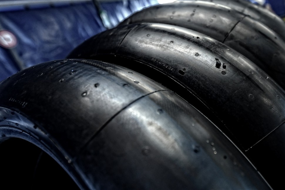 Новые покрышки Michelin Power Slick прошли полную обкатку на тестах в Валенсии в ноябре 2019 Новые покрышки Michelin Power Slick прошли полную обкатку на тестах в Валенсии в ноябре 2019