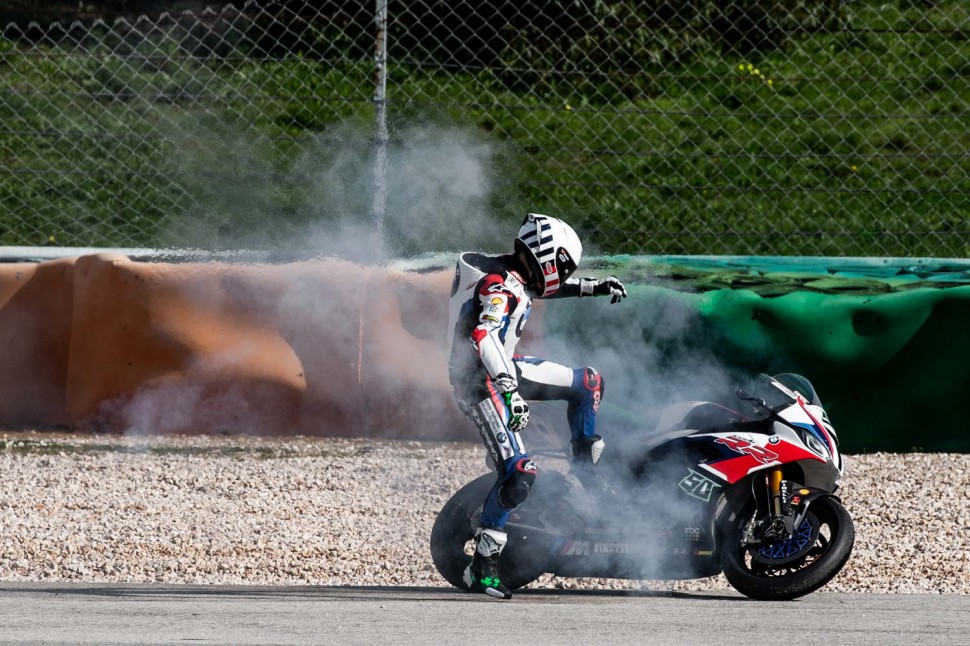 Юджин Лаверти спалил двигатель своего BMW S 1000 RR в разгар дня Юджин Лаверти спалил двигатель своего BMW S 1000 RR в разгар дня