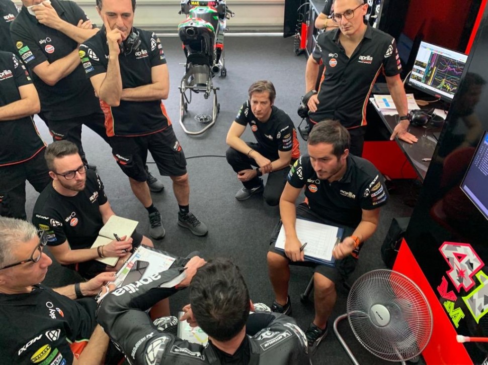 Алеш Эспаргаро в центре всей структуры Aprilia Racing Алеш Эспаргаро в центре всей структуры Aprilia Racing