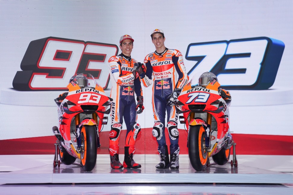 Маркесы отбыли на презентацию Repsol Honda в Джакарту Маркесы отбыли на презентацию Repsol Honda в Джакарту