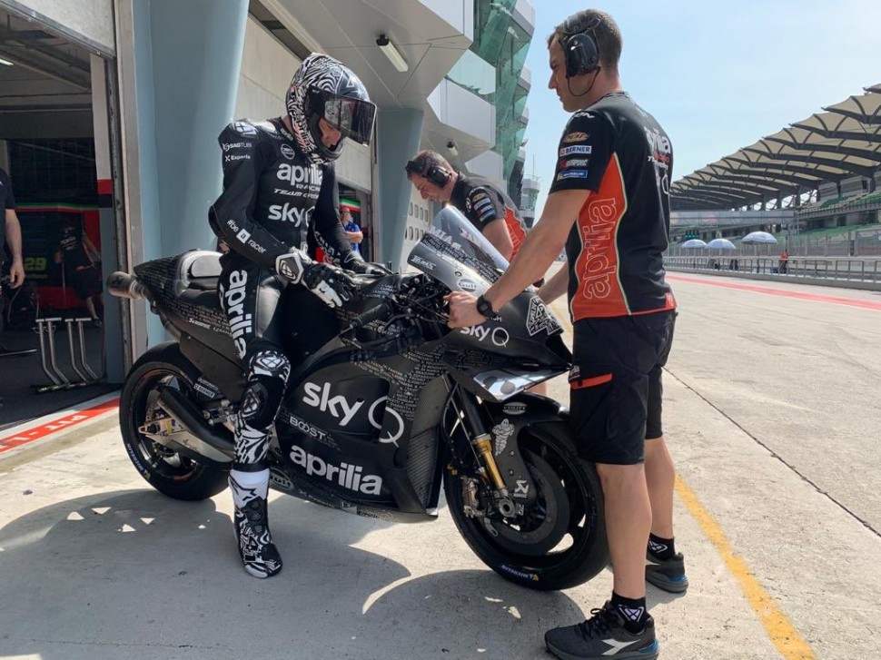 Алеш Эспаргаро в центре всей структуры Aprilia Racing Алеш Эспаргаро в центре всей структуры Aprilia Racing
