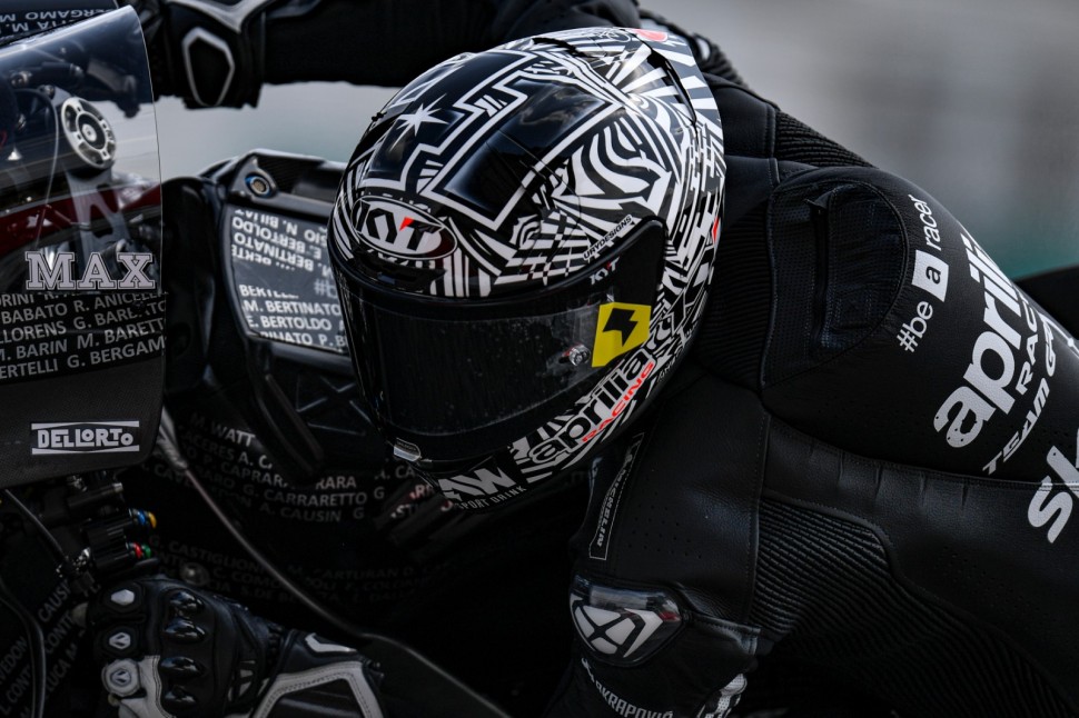 Алеш Эспаргаро вернулся к работе с новым Aprilia RS-GP Алеш Эспаргаро вернулся к работе с новым Aprilia RS-GP