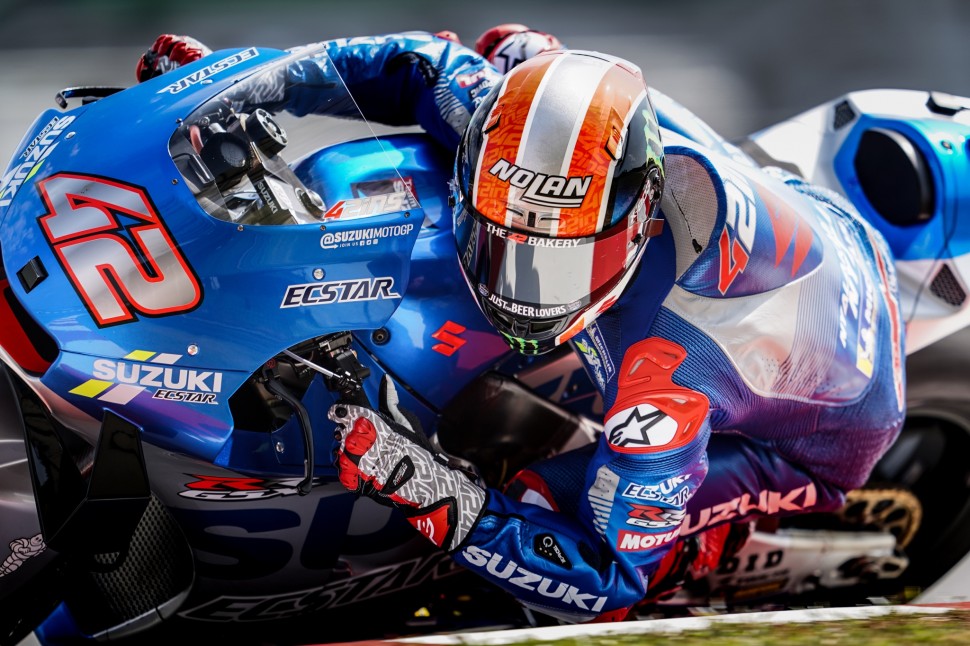 Алекс Ринс на борту нового Suzuki GSX-RR в Сепанге Алекс Ринс на борту нового Suzuki GSX-RR в Сепанге