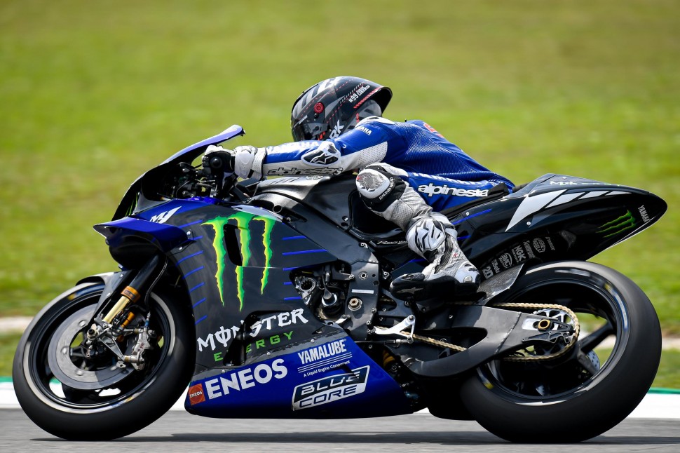 Хорхе Лоренцо в седле Yamaha YZR-M1 2020 года Хорхе Лоренцо в седле Yamaha YZR-M1 2020 года