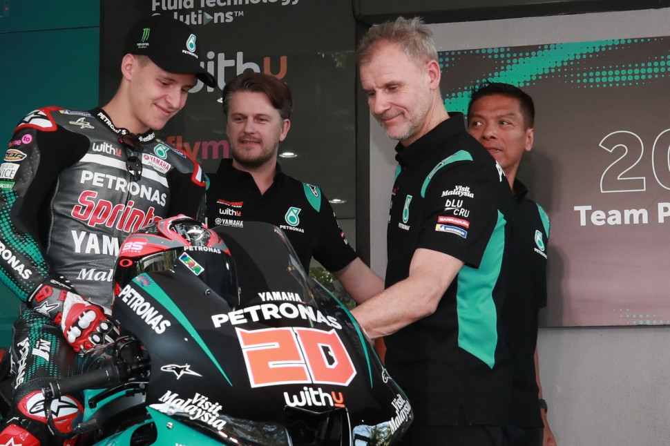 На презентации Petronas Yamaha SRT MotoGP 2020 года - уже после подтверждения контракта с Yamaha на 2021-22 На презентации Petronas Yamaha SRT MotoGP 2020 года - уже после подтверждения контракта с Yamaha на 2021-22