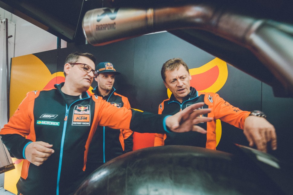 Технический директор KTM Factory Racing Майк Ляйтнер (справа) Технический директор KTM Factory Racing Майк Ляйтнер (справа)