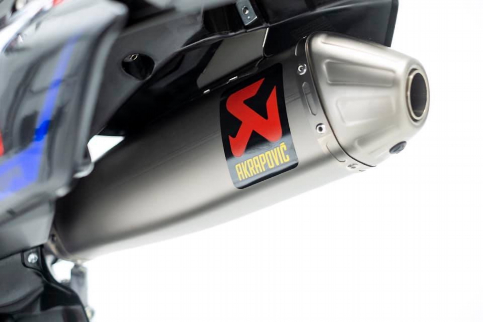Уникальная выпуская система Akrapovic для Yamaha YZ450FM заводской команды Уникальная выпуская система Akrapovic для Yamaha YZ450FM заводской команды