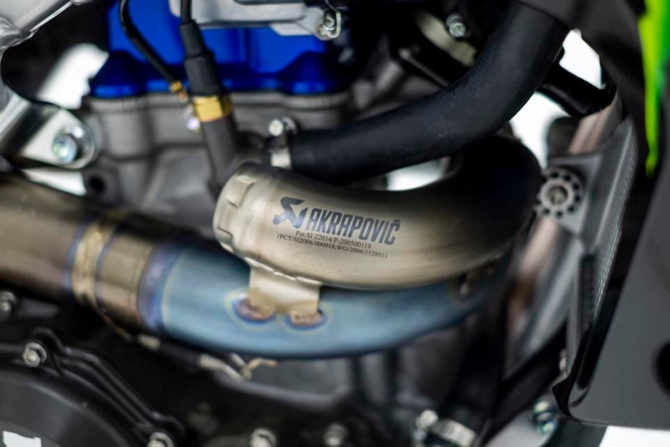 Mid Pipe с расширением - уникальная вставка в выпускной системе Yamaha YZ450FM Mid Pipe с расширением - уникальная вставка в выпускной системе Yamaha YZ450FM