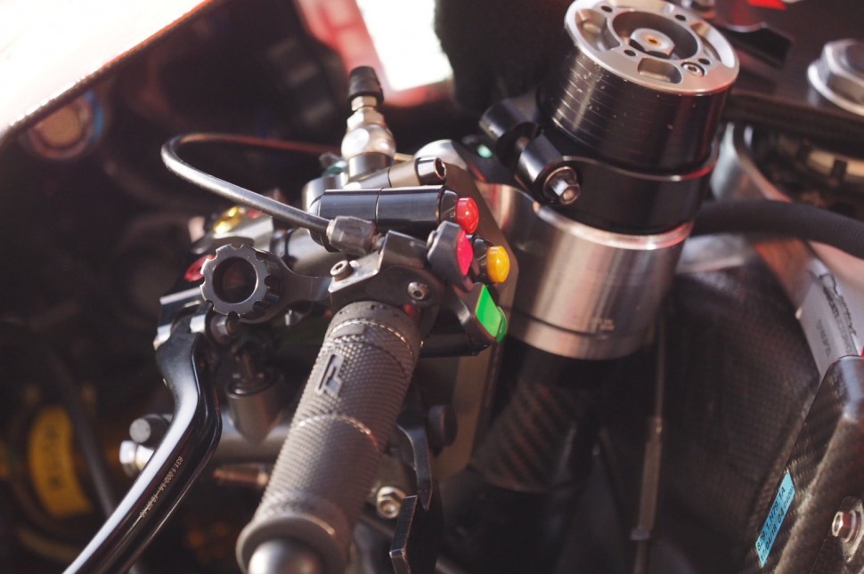 Новый пульт управления holeshot device на Ducati Новый пульт управления holeshot device на Ducati