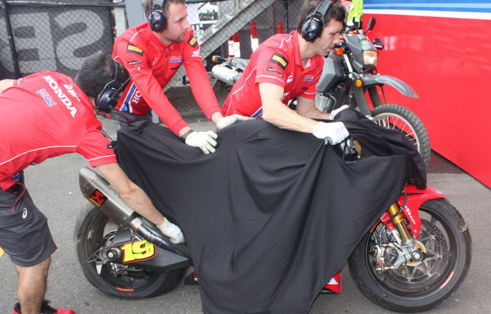 Баутиста начал день с большого падения на Superpole Баутиста начал день с большого падения на Superpole