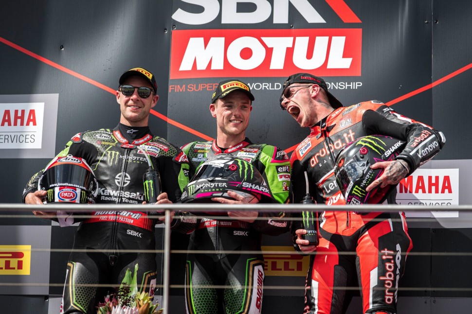 Подиум 2-й гонки AUSWorldSBK: Рэй, Лоус, Реддинг Подиум 2-й гонки AUSWorldSBK: Рэй, Лоус, Реддинг