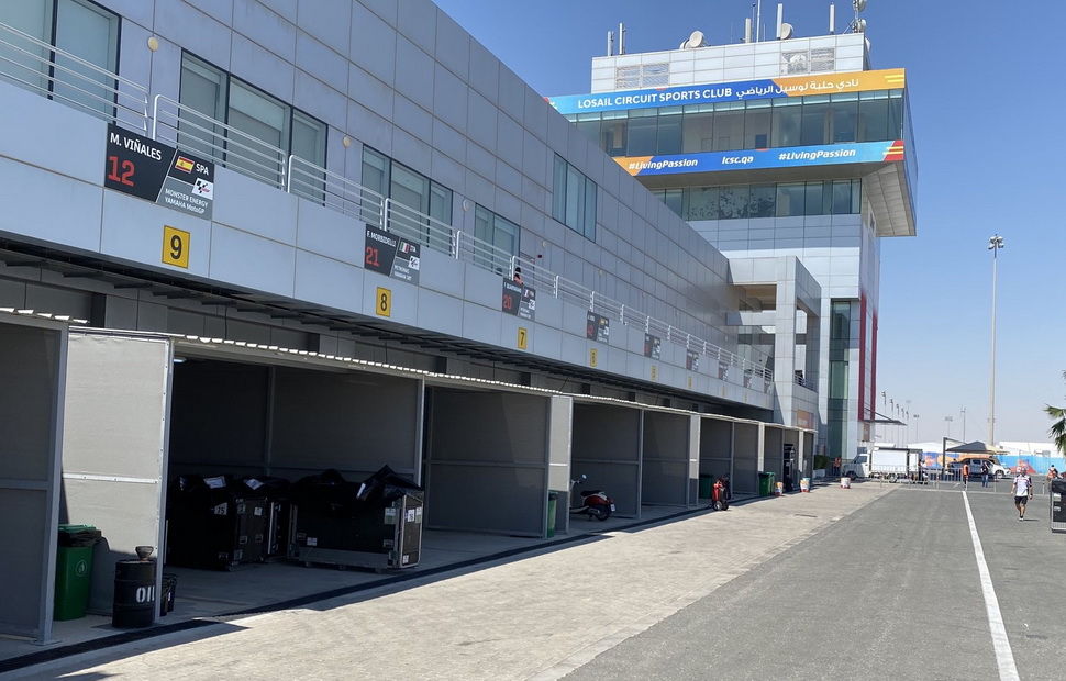 Пустой паддок Losail International Circuit Пустой паддок Losail International Circuit