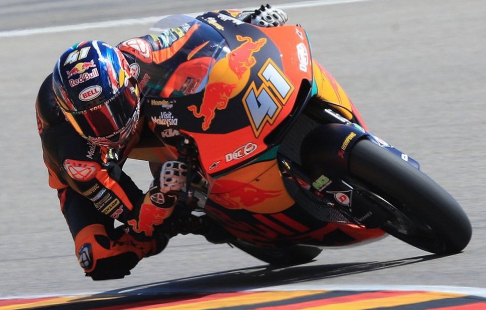 Брад Биндер взял свою первую победу в Moto2 с KTM на Гран-При Германии в 2018 Брад Биндер взял свою первую победу в Moto2 с KTM на Гран-При Германии в 2018