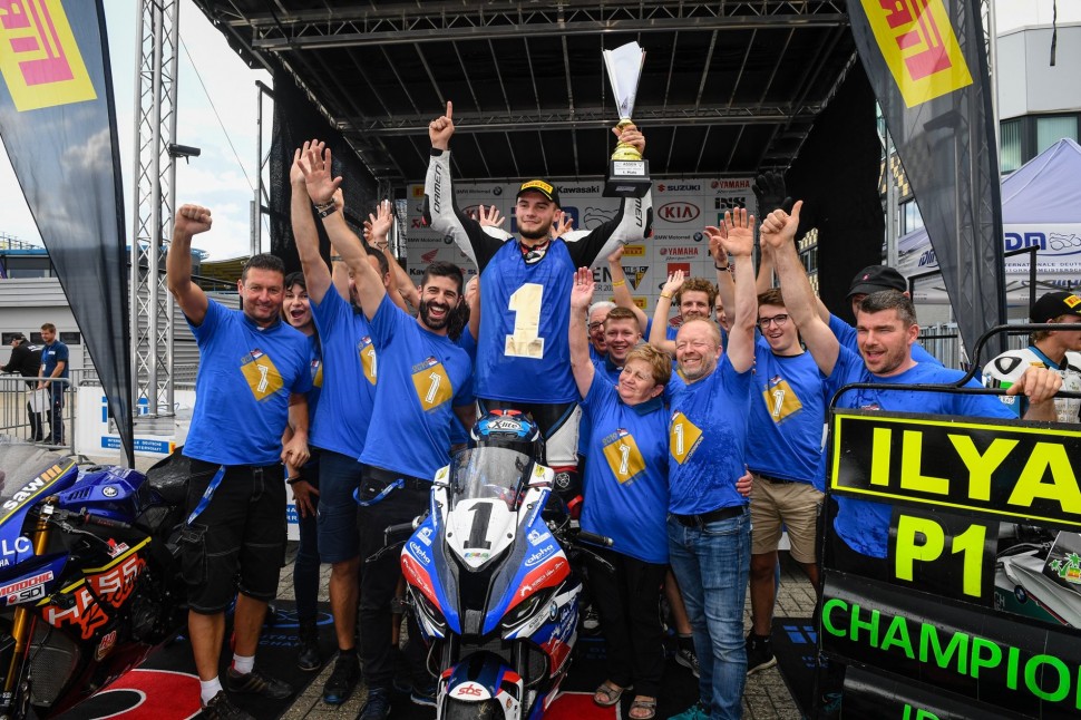 2-кратный чемпион IDM Superbike Илья Михальчик продолжит карьеру с Alpha Racing в 2020 году 2-кратный чемпион IDM Superbike Илья Михальчик продолжит карьеру с Alpha Racing в 2020 году