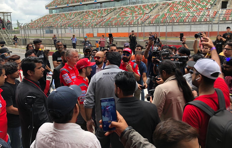 Путешествие в Индию перед Гран-При Таиланда 2019 года было запланировано Ducati, но Дови прибыл туда частным образом Путешествие в Индию перед Гран-При Таиланда 2019 года было запланировано Ducati, но Дови прибыл туда частным образом