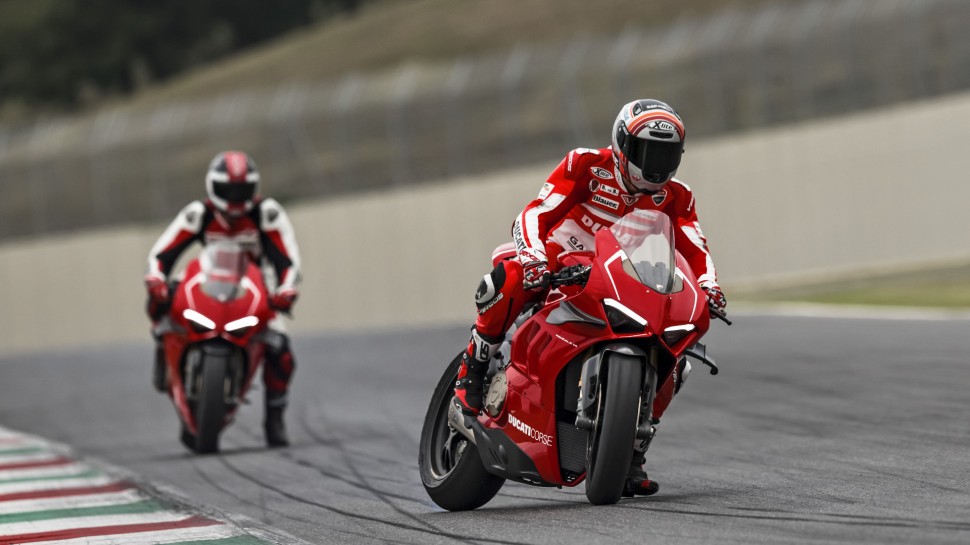 Ducati V4, V4S и V4R - дорогой генератор позитивных эмоций Ducati V4, V4S и V4R - дорогой генератор позитивных эмоций
