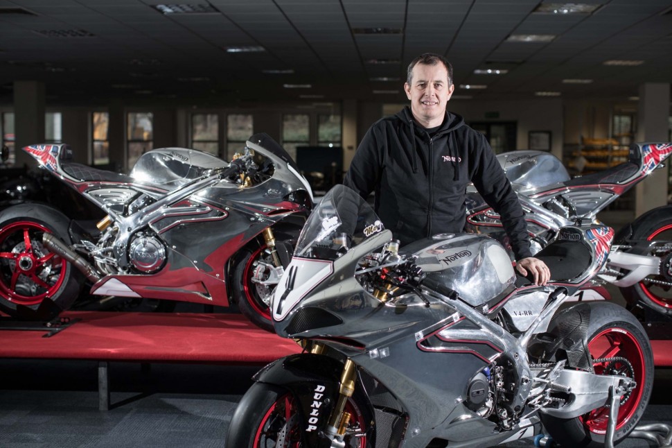 Джон МакГиннесс должен был выступить на супербайке Norton V4 на Isle of Man TT в 2018 году Джон МакГиннесс должен был выступить на супербайке Norton V4 на Isle of Man TT в 2018 году