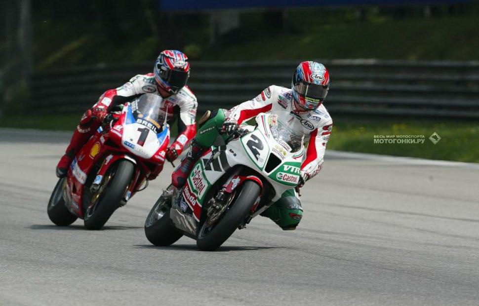 Колин Эдвардс пытается вернуть себе титул в WorldSBK: Имола, 2002 год Колин Эдвардс пытается вернуть себе титул в WorldSBK: Имола, 2002 год