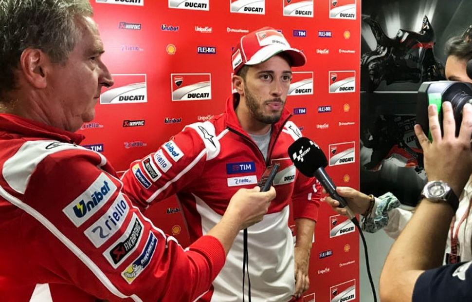 Джулиан Томас, Media-директор Ducati Corse иногда сам выполняет роль пресс-менеджера Джулиан Томас, Media-директор Ducati Corse иногда сам выполняет роль пресс-менеджера