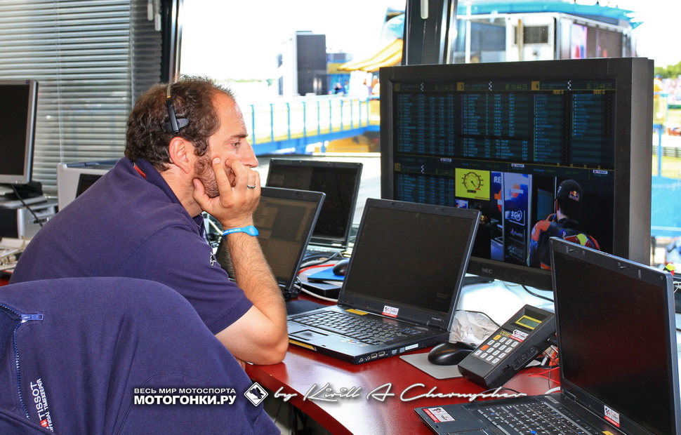 Рабочее место хронометриста MotoGP не слишком отличается от такого же на Moscow Raceway Рабочее место хронометриста MotoGP не слишком отличается от такого же на Moscow Raceway