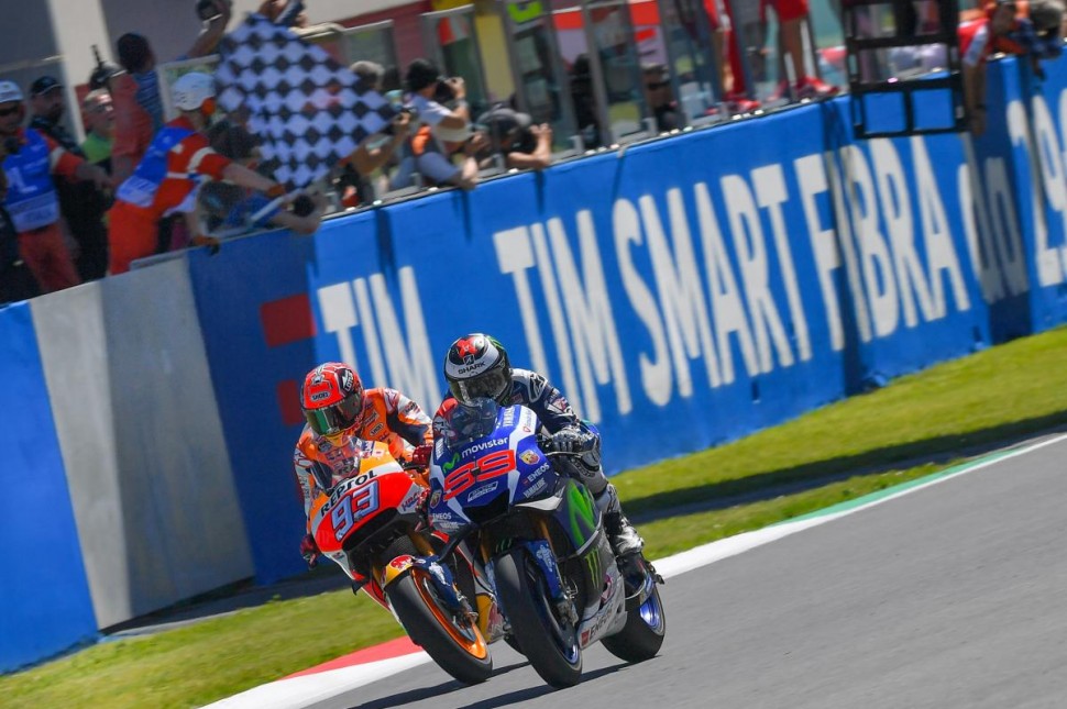 MotoGP: Победа Хорхе Лоренцо над Марком Маркесом на Гран-При Италии 2016 MotoGP: Победа Хорхе Лоренцо над Марком Маркесом на Гран-При Италии 2016