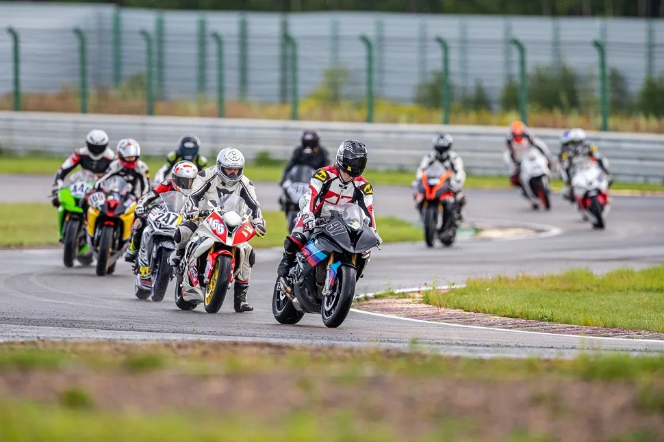 Классы Superstock 600 и 1000 - для сильных и опытных любителей, Road Cup - для новичков Классы Superstock 600 и 1000 - для сильных и опытных любителей, Road Cup - для новичков