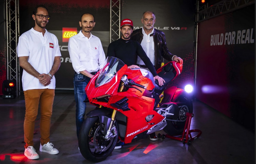 Ducati V4 R из LEGO? Да запросто Ducati V4 R из LEGO? Да запросто