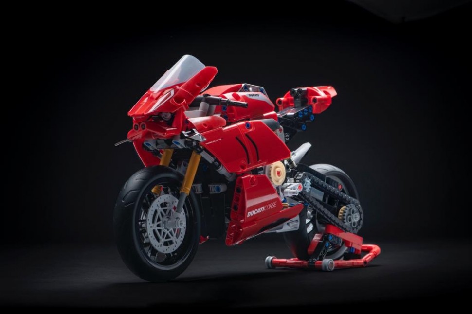 LEGO Ducati Panigale V4 R (набор №42107) LEGO Ducati Panigale V4 R (набор №42107)