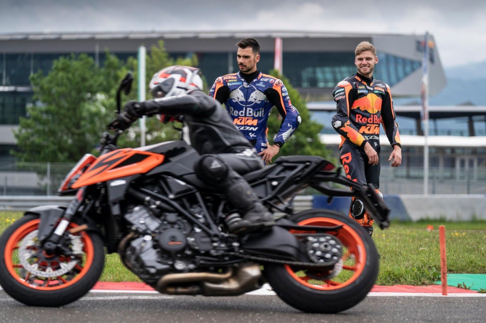Биндер и Оливера на трек-днях на Red Bull Ring Биндер и Оливера на трек-днях на Red Bull Ring