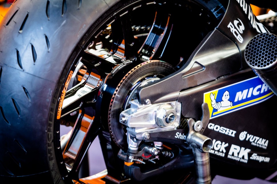 Что за странные шины с легкой нарезкой? Тоже Michelin! Что за странные шины с легкой нарезкой? Тоже Michelin!
