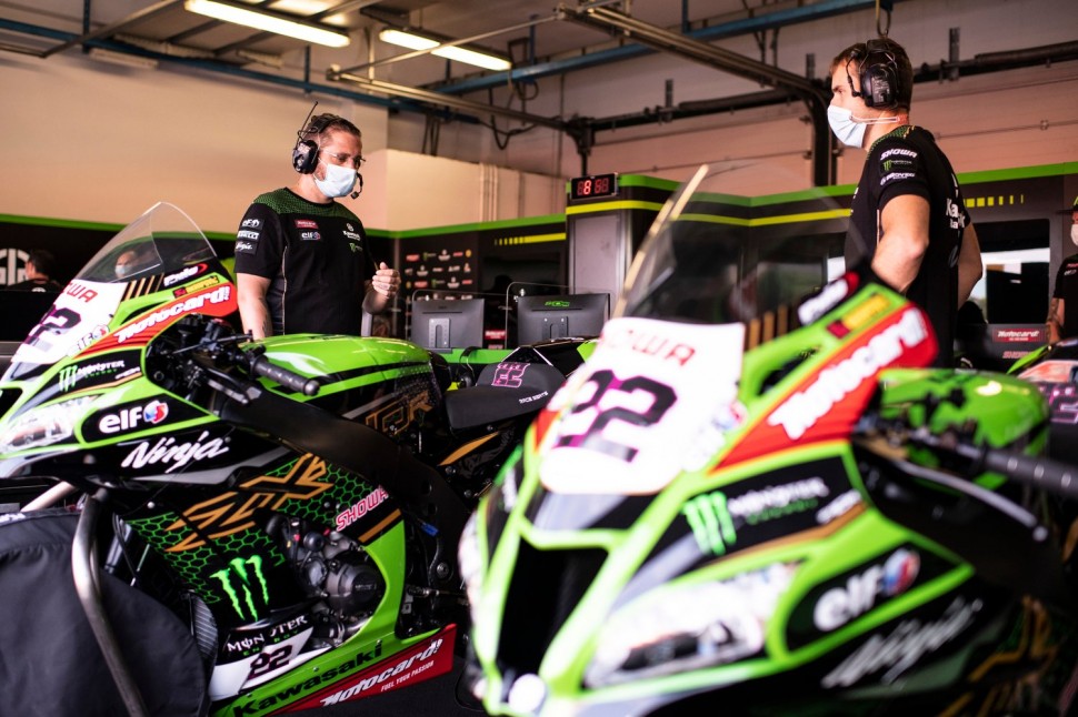 Kawasaki Racing Team собралась вместе впервые с 1 марта Kawasaki Racing Team собралась вместе впервые с 1 марта