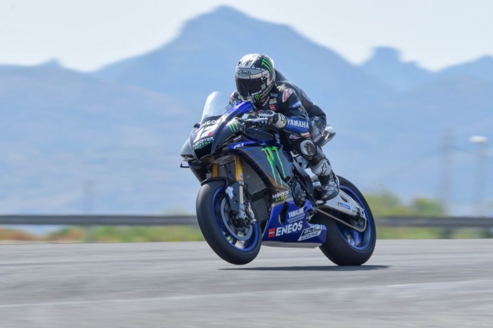 Маверик Виньялес на Circuito de Jerez в седле супербайка Yamaha YZF-R1 Маверик Виньялес на Circuito de Jerez в седле супербайка Yamaha YZF-R1