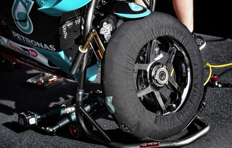 Новые задние Michelin Powerslick после тестов в Сепанге и Катаре открыли новые перспективы перед Yamaha Новые задние Michelin Powerslick после тестов в Сепанге и Катаре открыли новые перспективы перед Yamaha
