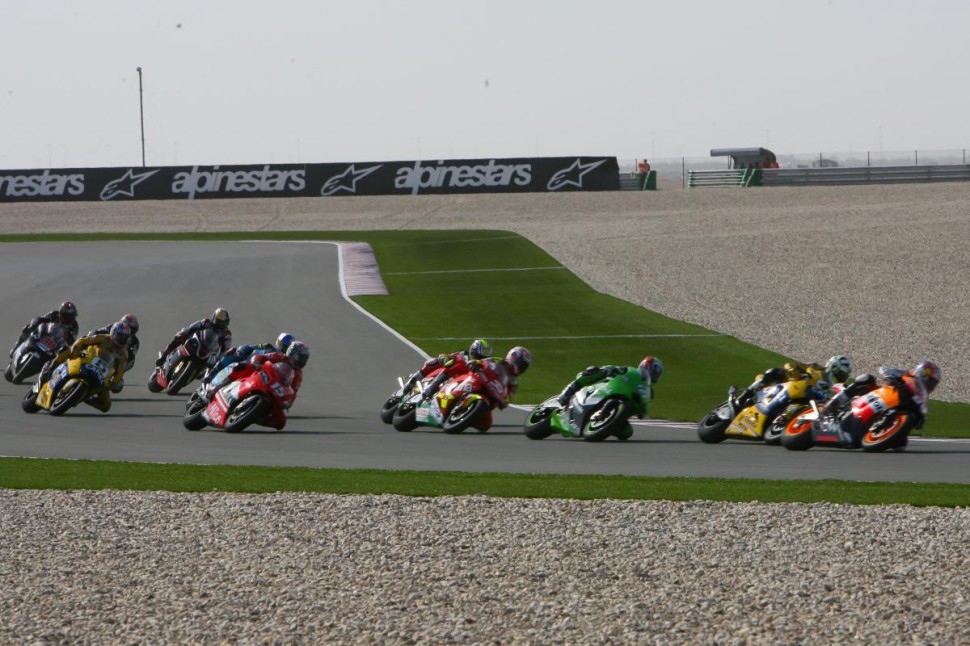 Старт самой первой гонки MotoGP в Катаре: 2-й поворот Losail International Circuit, 2 октября 2004 года, +40 Старт самой первой гонки MotoGP в Катаре: 2-й поворот Losail International Circuit, 2 октября 2004 года, +40
