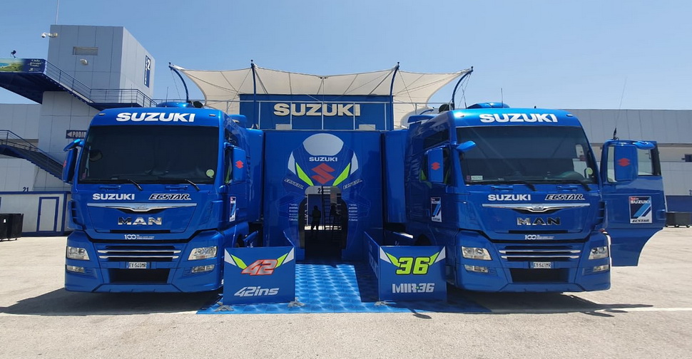 Крепость Team Suzuki Ecstar в паддоке Circuito de Jerez Крепость Team Suzuki Ecstar в паддоке Circuito de Jerez