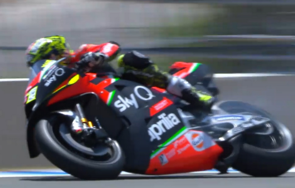 Двигатель Aprilia RS-GP разгерметизировался на тестах в Хересе Двигатель Aprilia RS-GP разгерметизировался на тестах в Хересе