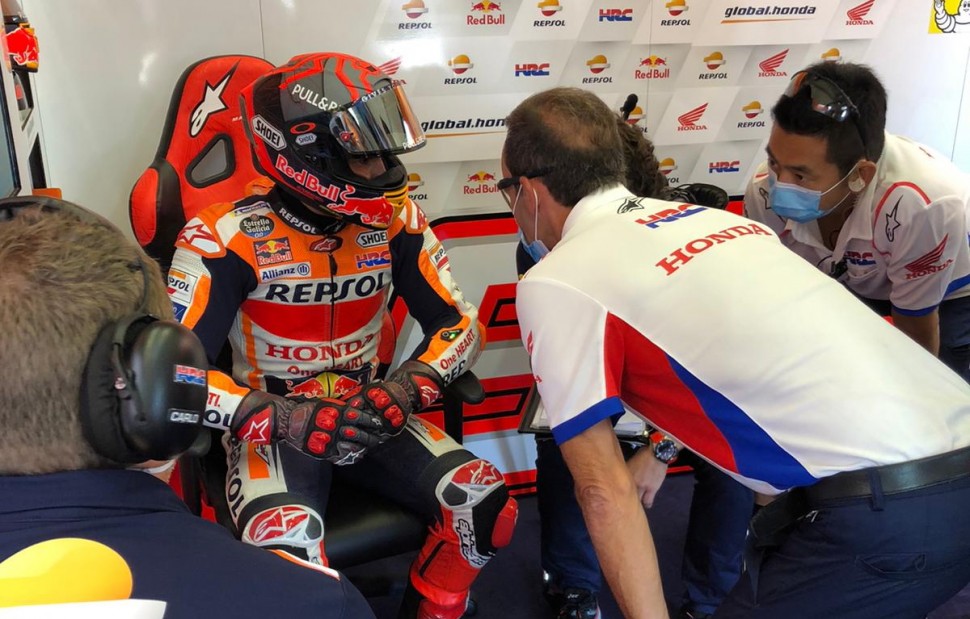 Марк Маркес вернулся в бокс Repsol Honda после Q1 с сильной болью в руке Марк Маркес вернулся в бокс Repsol Honda после Q1 с сильной болью в руке
