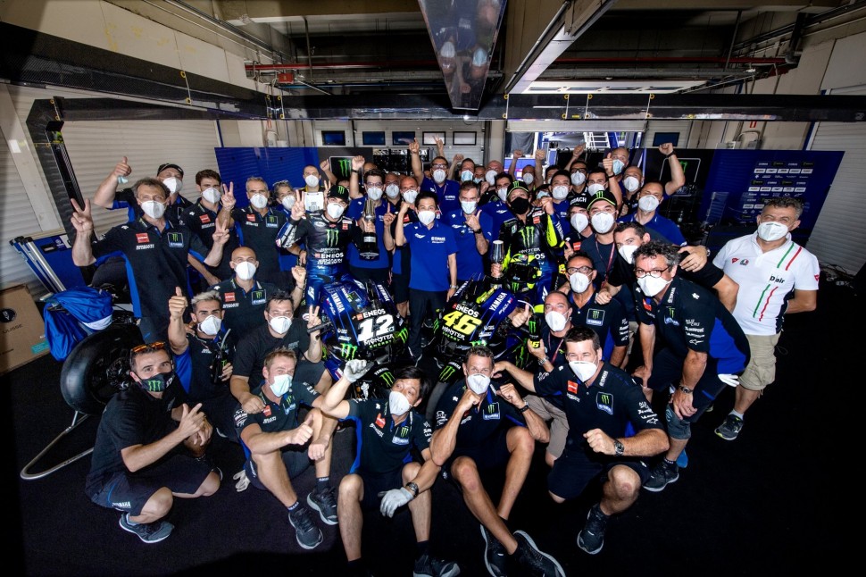 Monster Energy Yamaha MotoGP праздновала двойной подиум, а в соседнем гараже - в Petronas праздновали победу Monster Energy Yamaha MotoGP праздновала двойной подиум, а в соседнем гараже - в Petronas праздновали победу