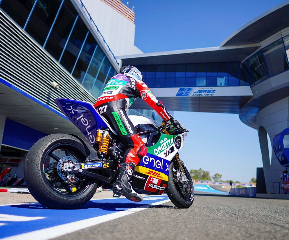 MotoE стартовал в Хересе MotoE стартовал в Хересе