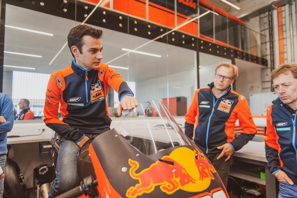 Дани Педроса, ведущий разработчик KTM RC16 Дани Педроса, ведущий разработчик KTM RC16
