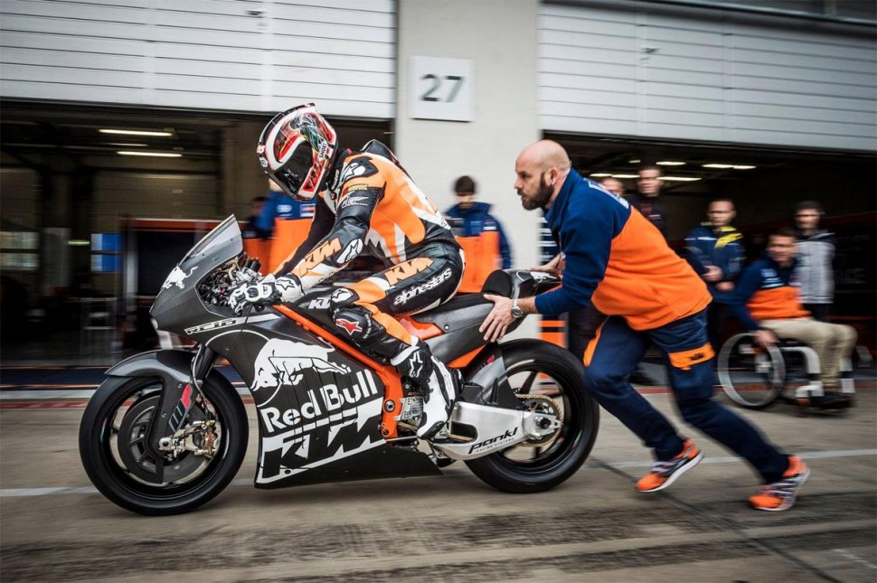 Дебютный трековый тест KTM RC16 Дебютный трековый тест KTM RC16