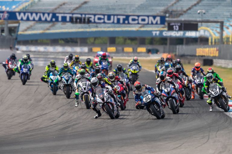 Старт первого этапа iDM Superbike, TT Circuit Assen Старт первого этапа iDM Superbike, TT Circuit Assen