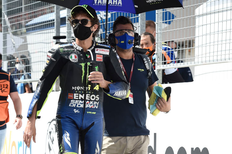 Валентино Росси призвал Дирекцию MotoGP жестко наказать Зарко за эту атаку Валентино Росси призвал Дирекцию MotoGP жестко наказать Зарко за эту атаку