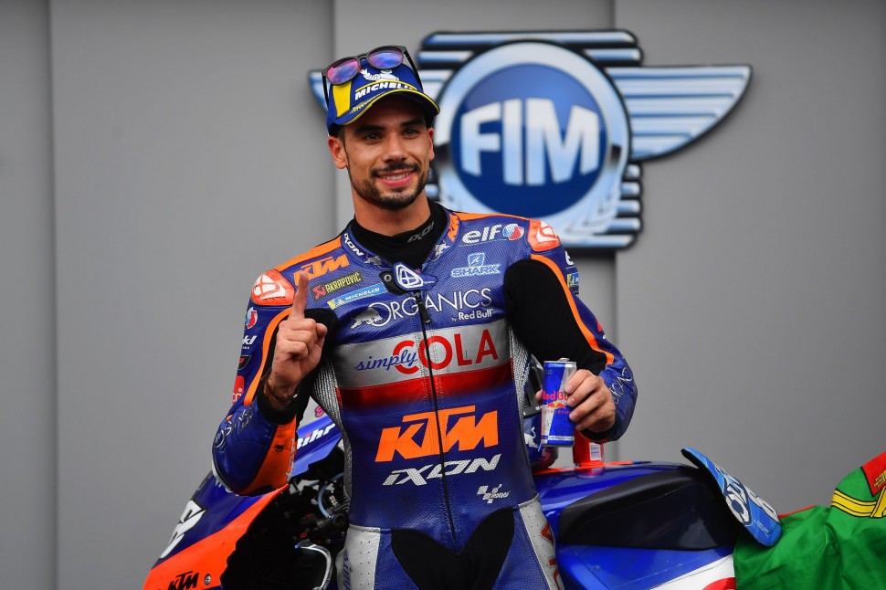 Мигель Оливера выиграл Гран-При Штирии за Red Bull KTM Tech 3 Мигель Оливера выиграл Гран-При Штирии за Red Bull KTM Tech 3