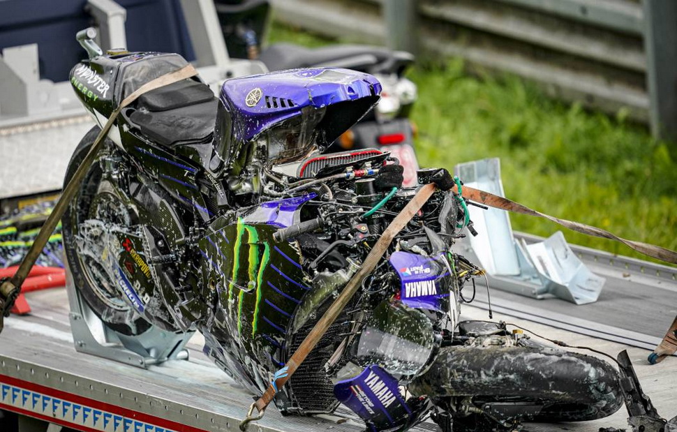 Yamaha YZR-M1 Виньялеса был полностью разрушен при встрече со стеной Yamaha YZR-M1 Виньялеса был полностью разрушен при встрече со стеной