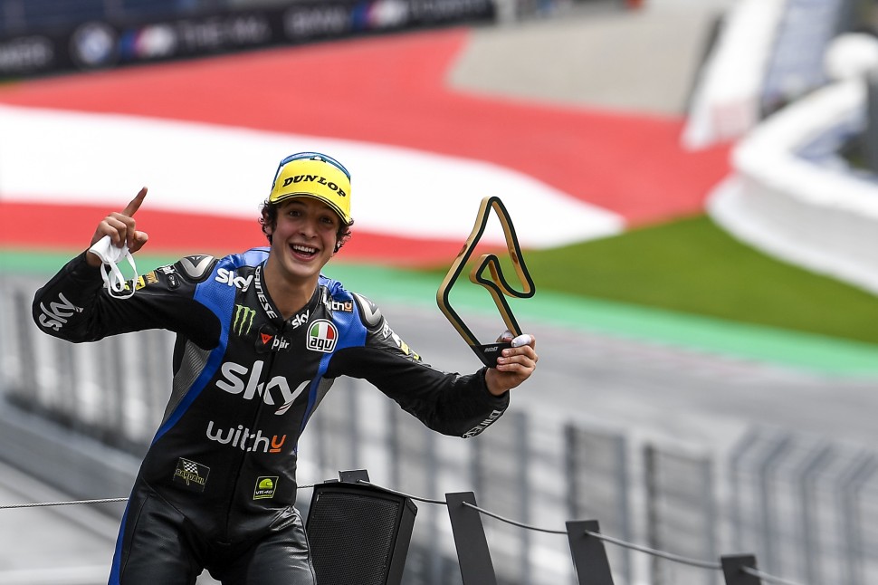 Первый Большой Приз в руках новобранца Sky Racing Team VR46 Челестино Виети Первый Большой Приз в руках новобранца Sky Racing Team VR46 Челестино Виети