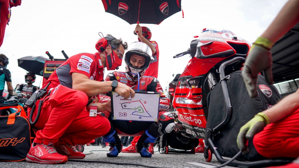 Андреа Довициозо не стал медленней, он просто несчастлив с Ducati - и это лишает его уверенности Андреа Довициозо не стал медленней, он просто несчастлив с Ducati - и это лишает его уверенности