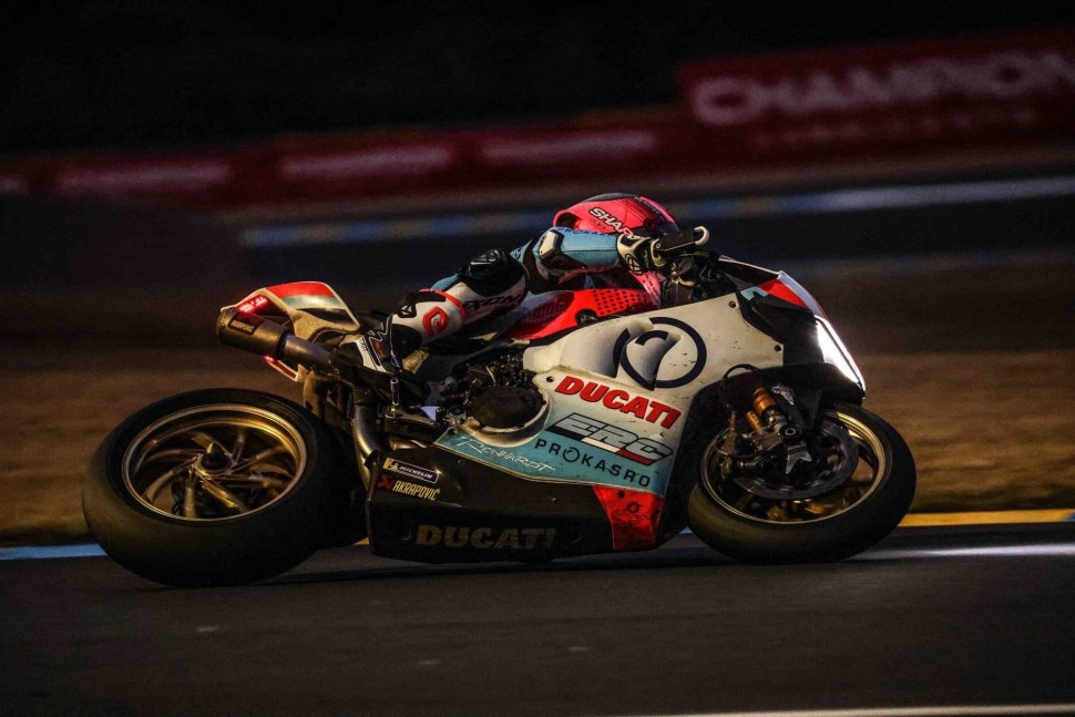 ERC Ducati V4 R на 24 Heures Motos - пытается нагнать потерянное на пит-стопах время ERC Ducati V4 R на 24 Heures Motos - пытается нагнать потерянное на пит-стопах время