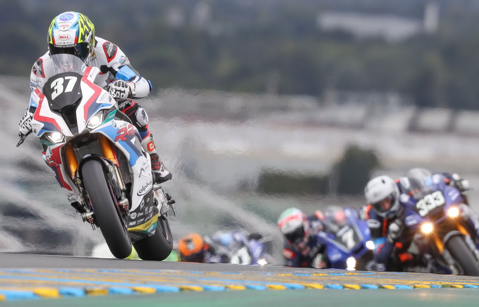 BMW Motorrad World Endurance Team выходит в лидеры 24 Heures Motos BMW Motorrad World Endurance Team выходит в лидеры 24 Heures Motos